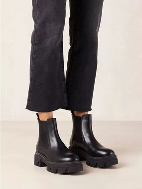 ALOHAS Black Leather, Lug Sole Chelsea Boots | EU 40, US 9